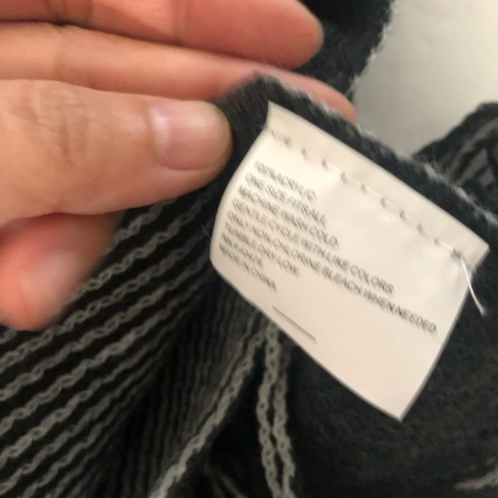 AMERICAN RAG CIE Mens 3-Pc Winter Set Fringe Scarf Beanie Gloves Gray NWT